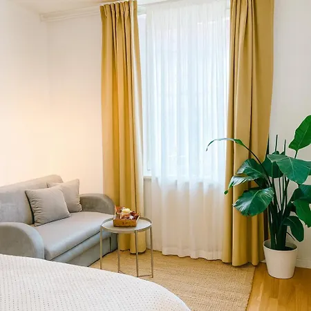 2br - 1 - Elevator - Self Check-in Praga